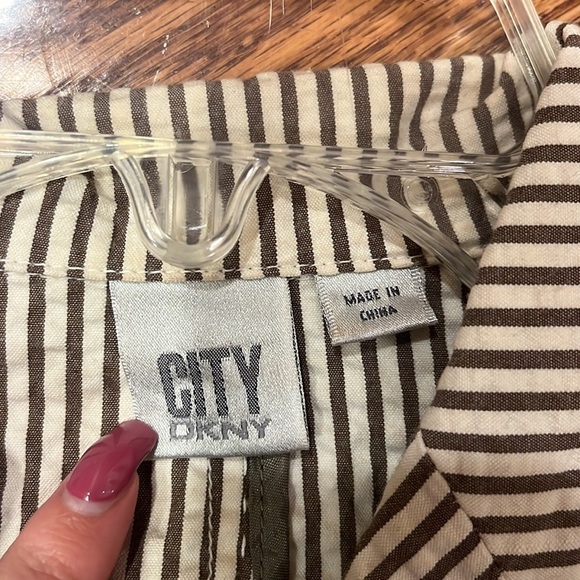 City Dkny Woman’s Striped Lightweight Blazer Size 4 - Picture 4 of 7